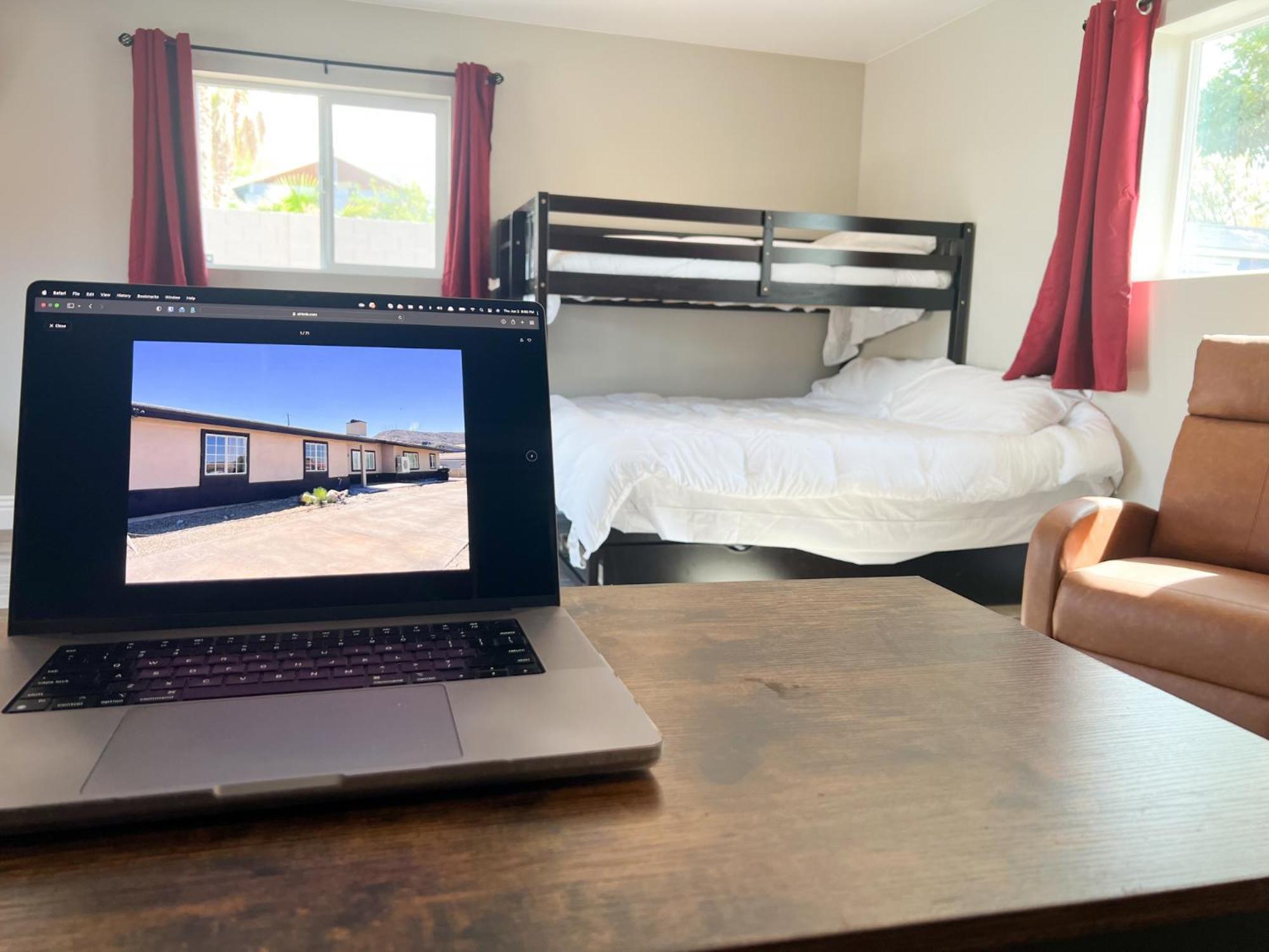 Lux Private Home - Pool, Billiards, 8 Smart Tvs, Board Games, Cotton Bedding - The Stone Sanctuary At Mccullough Hills Trailhead ลาสเวกัส ภายนอก รูปภาพ