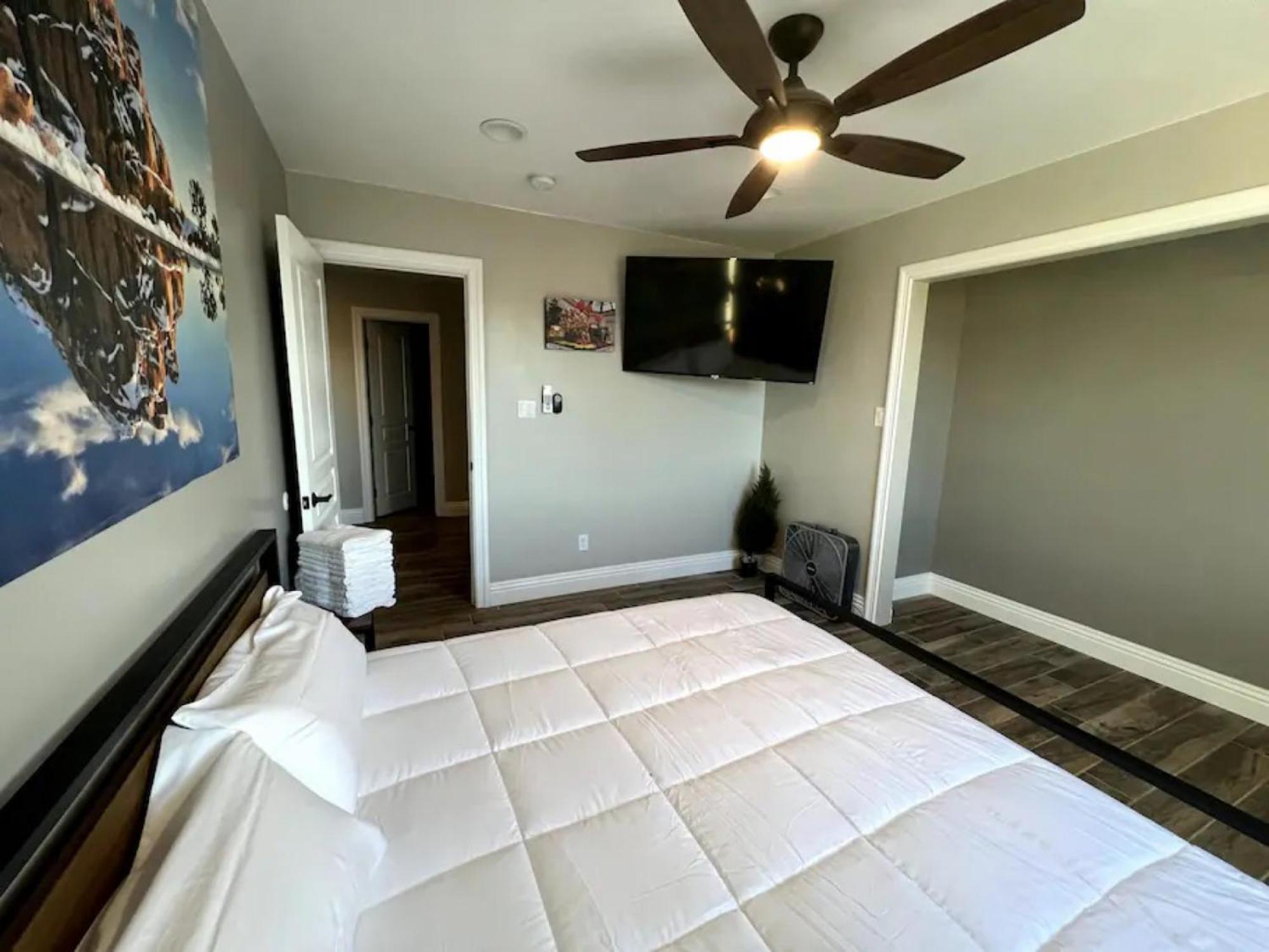 Lux Private Home - Pool, Billiards, 8 Smart Tvs, Board Games, Cotton Bedding - The Stone Sanctuary At Mccullough Hills Trailhead ลาสเวกัส ภายนอก รูปภาพ