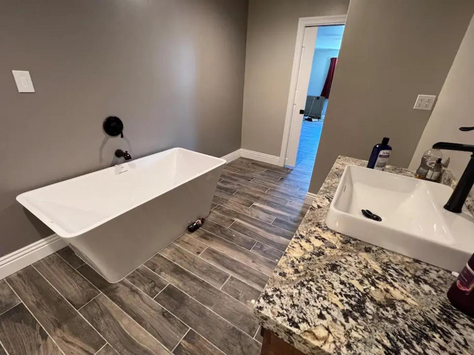 Lux Private Home - Pool, Billiards, 8 Smart Tvs, Board Games, Cotton Bedding - The Stone Sanctuary At Mccullough Hills Trailhead ลาสเวกัส ภายนอก รูปภาพ